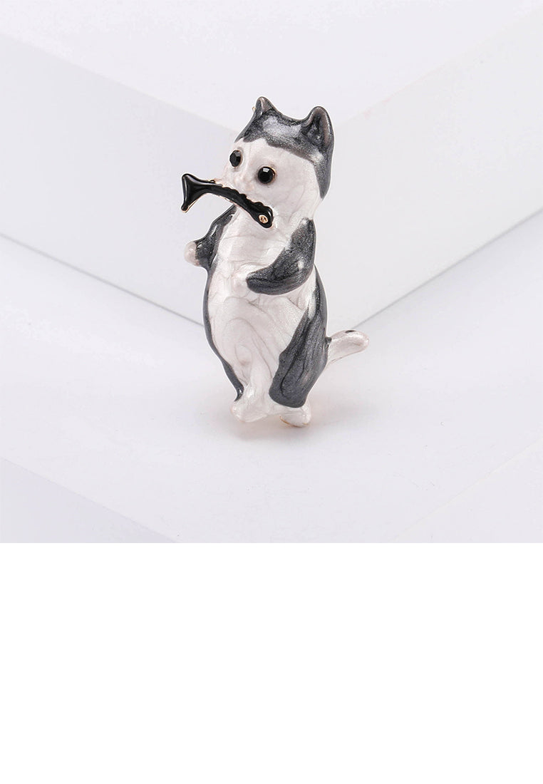 Simple and Cute Plated Gold Enamel Eating Small Dried Fish Cat Brooch Brooch