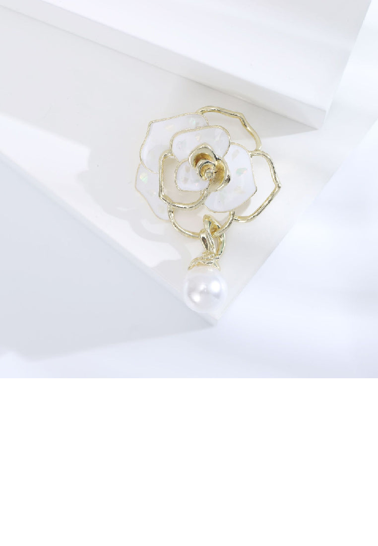 Fashion Temperament Plated Gold Hollow Camellia Imitation Pearl Brooch - Luxurious Look