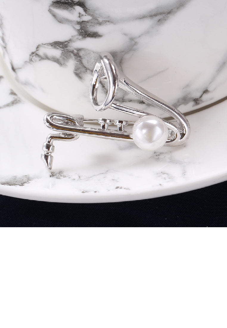 Fashion Personality Saxophone Brooch with Imitation Pearls