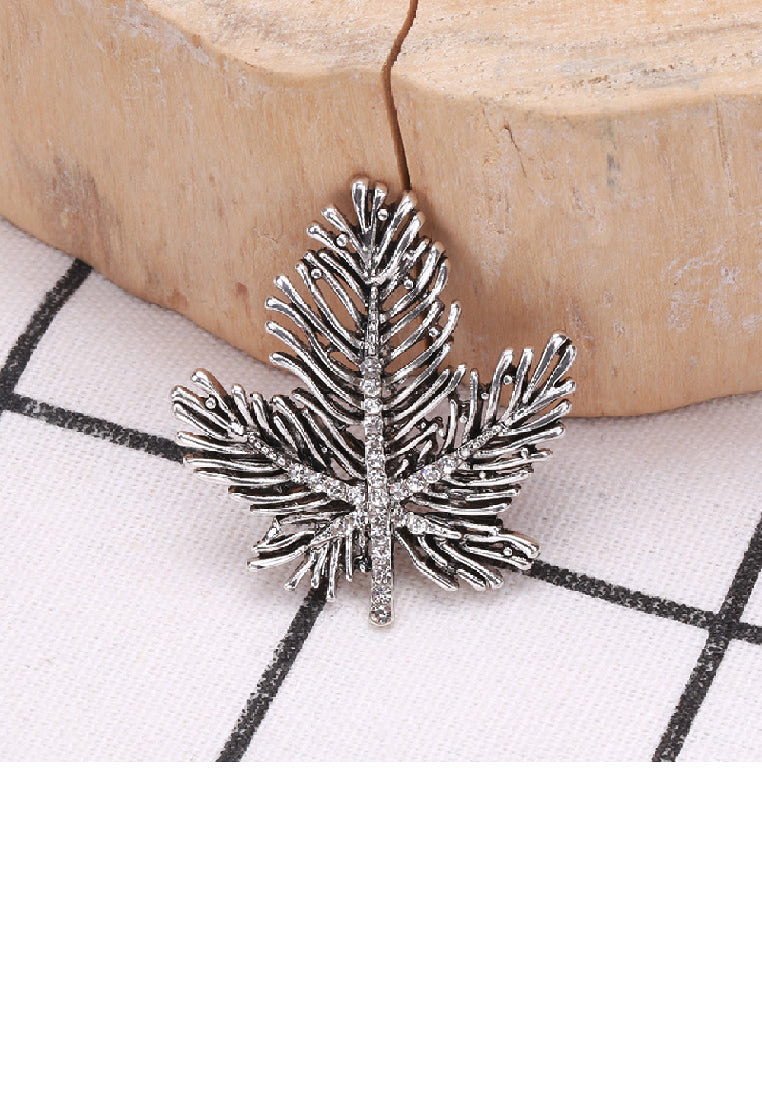 Fashion Elegant Leaf Brooch with Cubic Zirconia - Luxurious Look