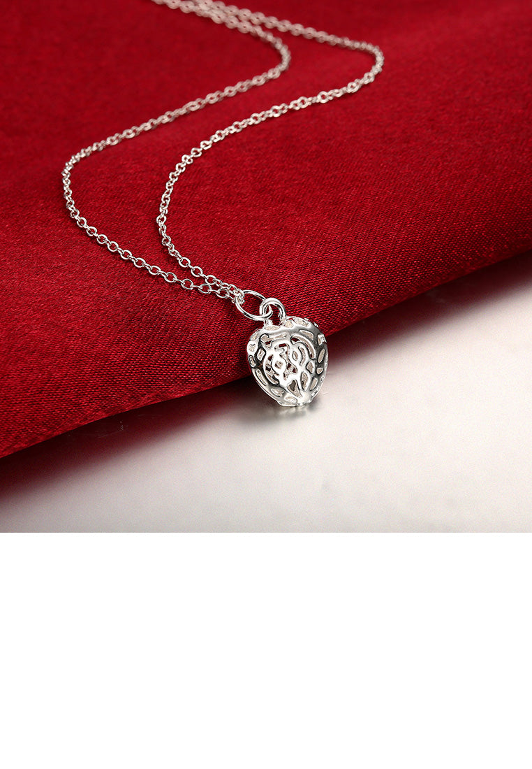 Simple Romantic Hollow Heart Pendant with Necklace