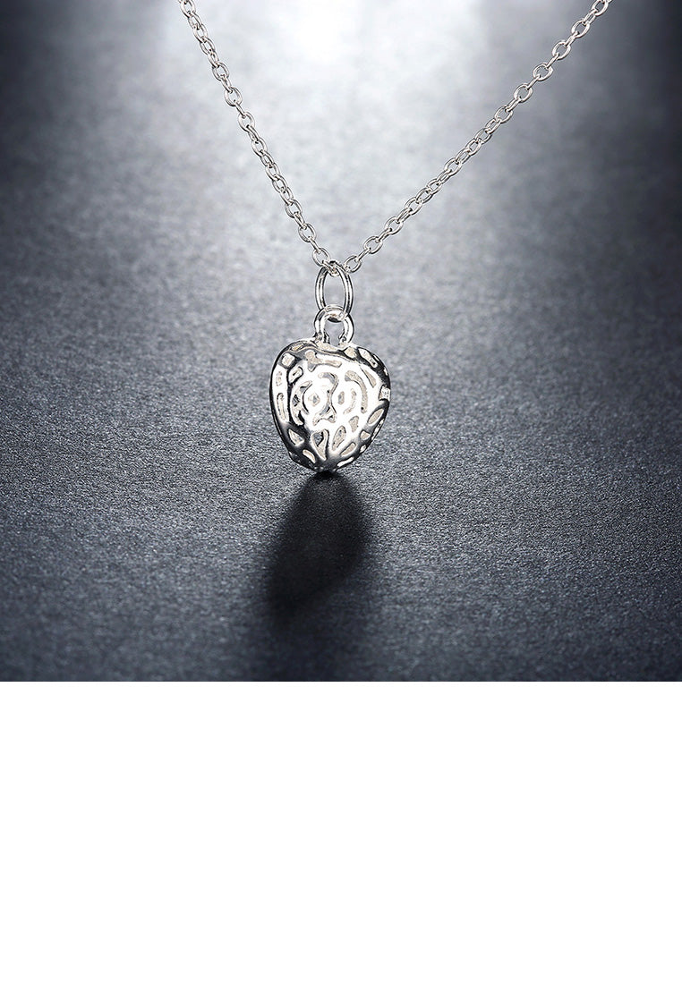 Simple Romantic Hollow Heart Pendant with Necklace