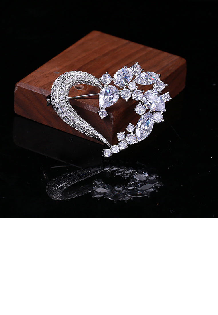 Fashion and Simple Heart-shaped Brooch with Cubic Zirconia - Luxurious Look