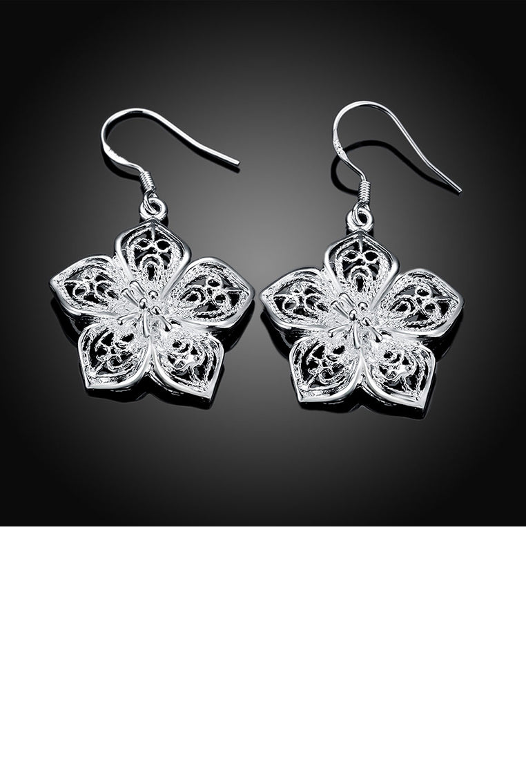 Fashion Elegant Flower Pierced Earrings