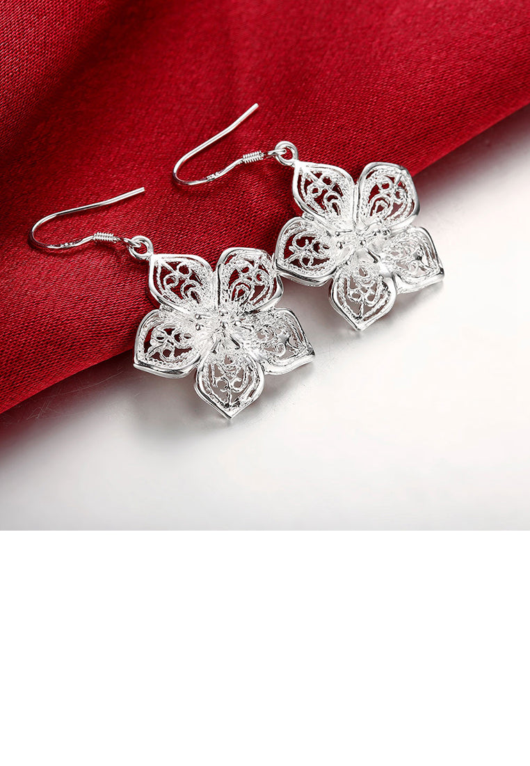 Fashion Elegant Flower Pierced Earrings