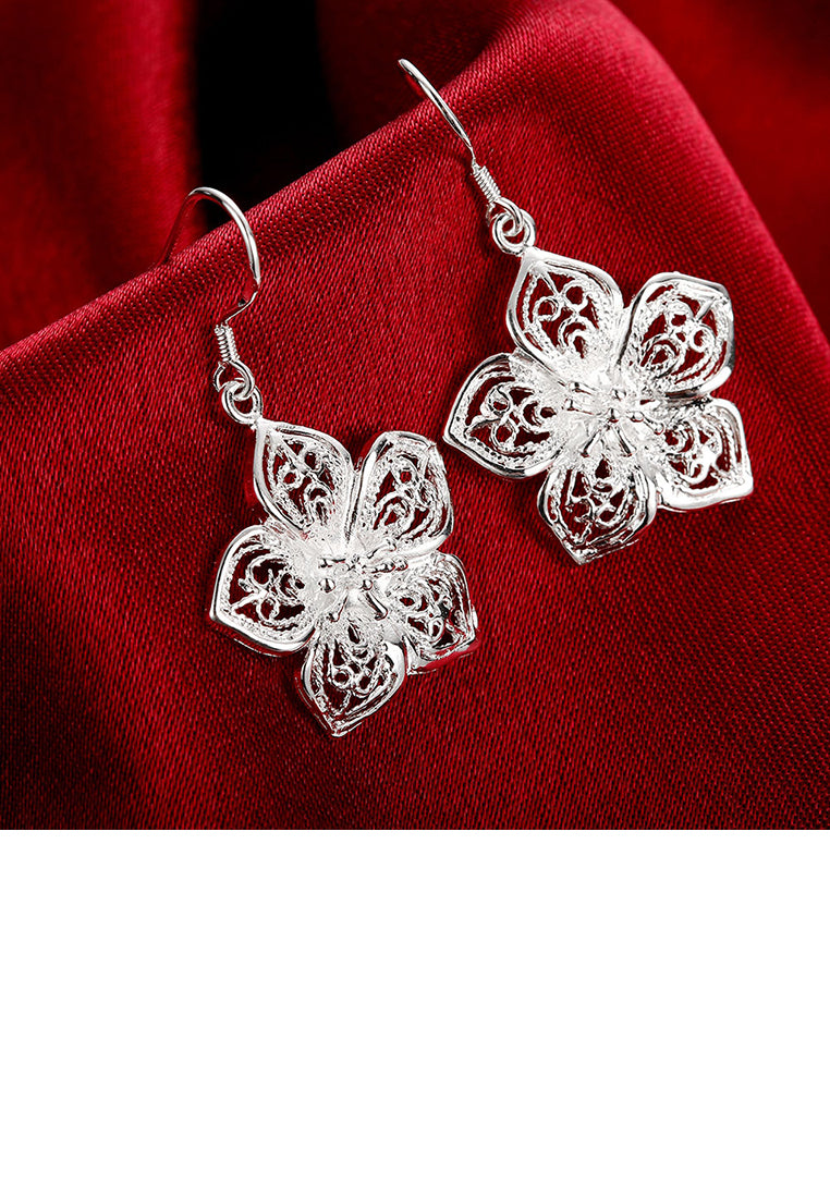 Fashion Elegant Flower Pierced Earrings