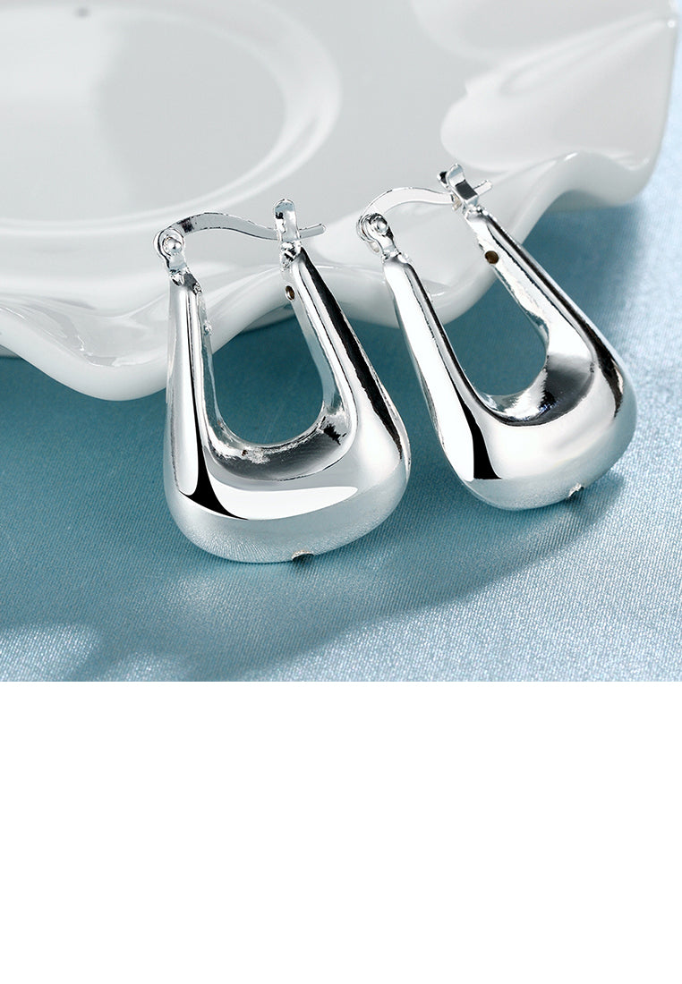 Simple and Elegant Geometric Hollow Square Earrings