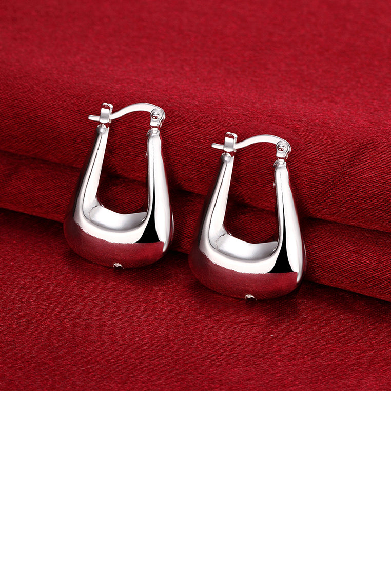 Simple and Elegant Geometric Hollow Square Earrings