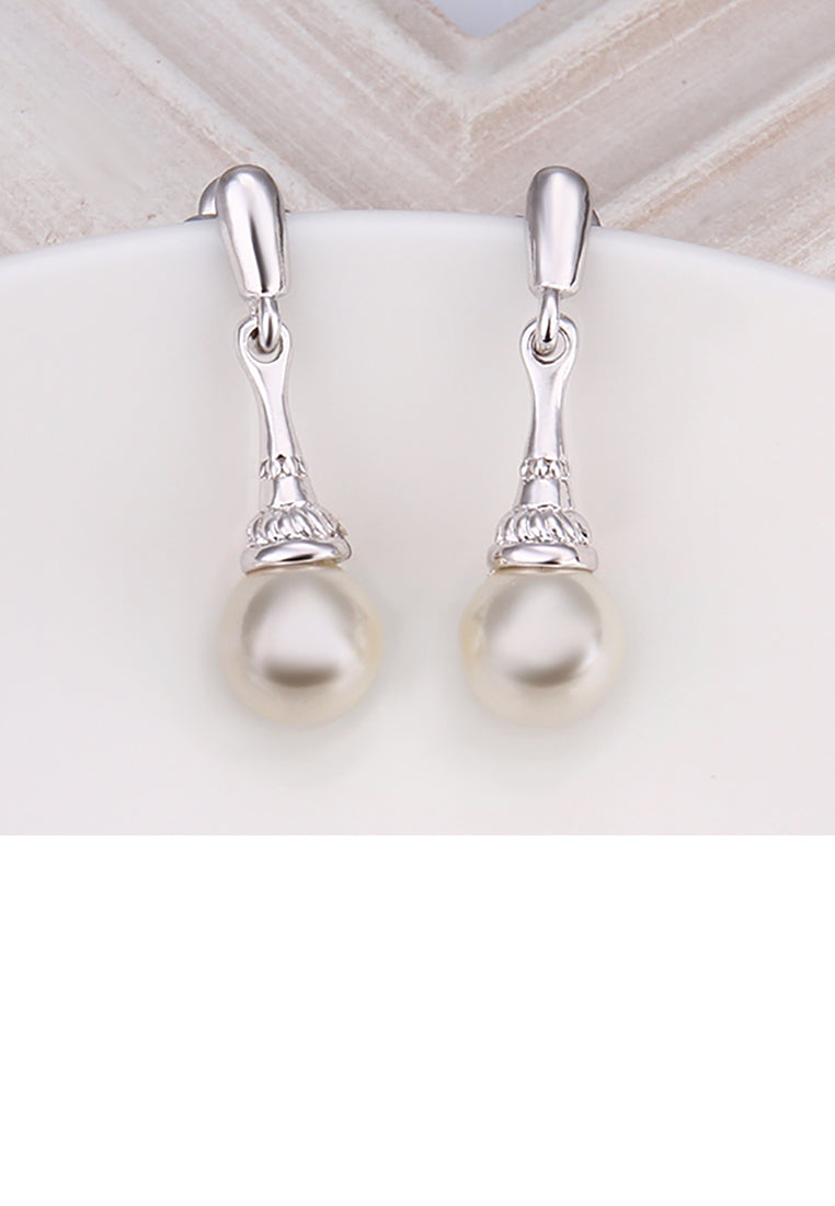 Elegant Pearl Earrings - Luxurious Look