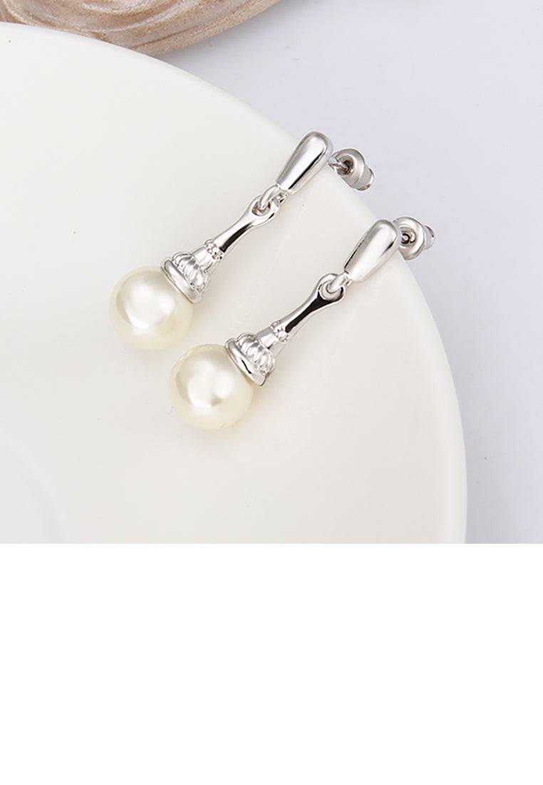 Elegant Pearl Earrings - Luxurious Look