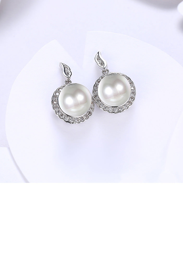 Elegant and Fshion Geometric Round Pearl Stud Earrings - Luxurious Look