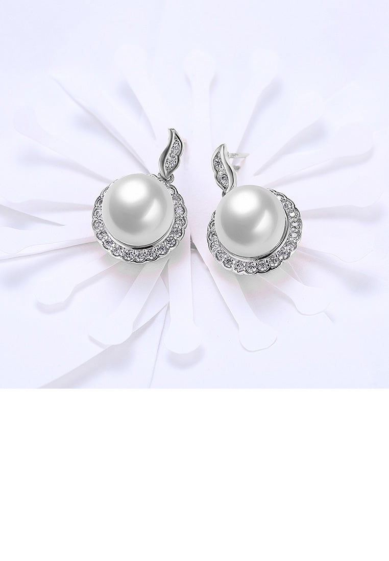 Elegant and Fshion Geometric Round Pearl Stud Earrings - Luxurious Look
