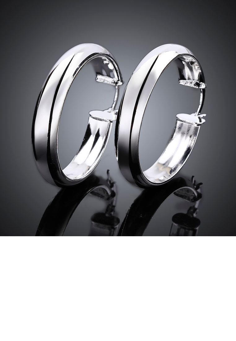 Simple and Fashion Geometric Circle Earrings