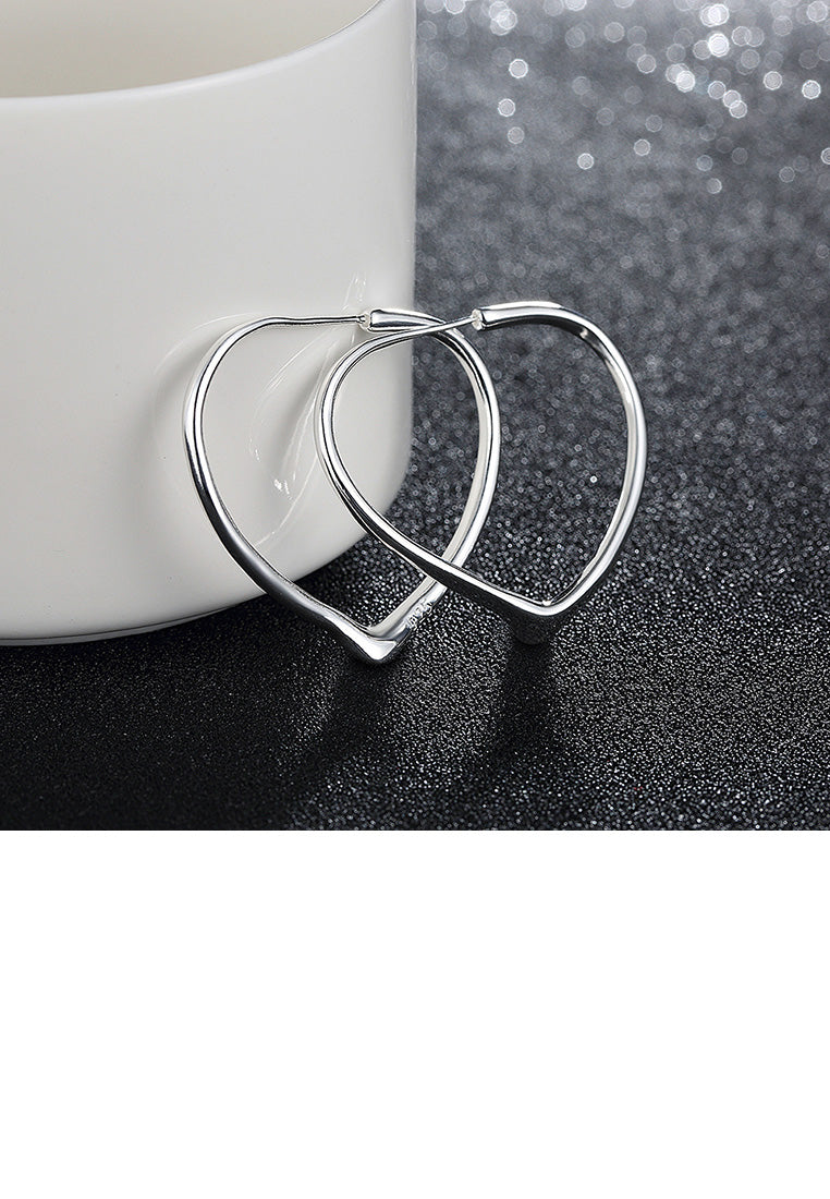 Simple Fashion Hollow Heart Earrings