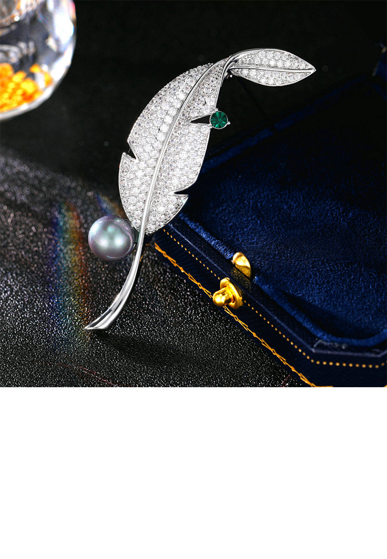 Fashion Temperament Leaf Imitation Pearl Brooch with Cubic Zirconia - Luxurious Look