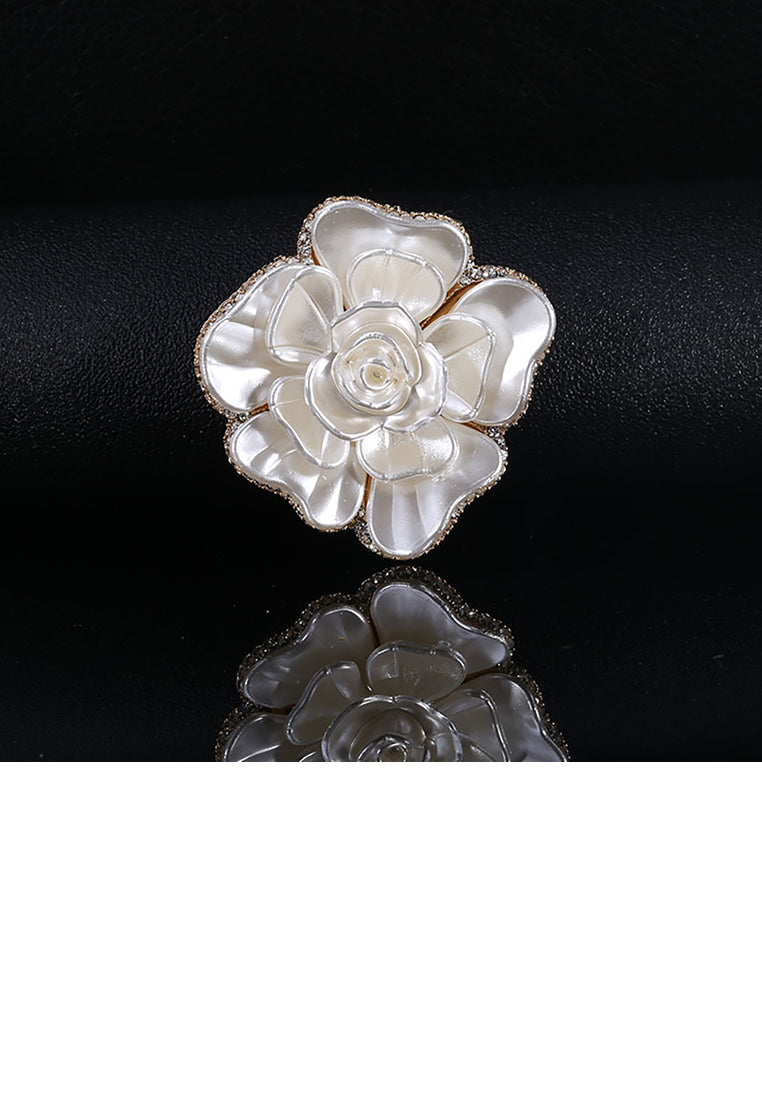 Fashion and Elegant White Flower Brooch with Cubic Zirconia - Luxurious Look