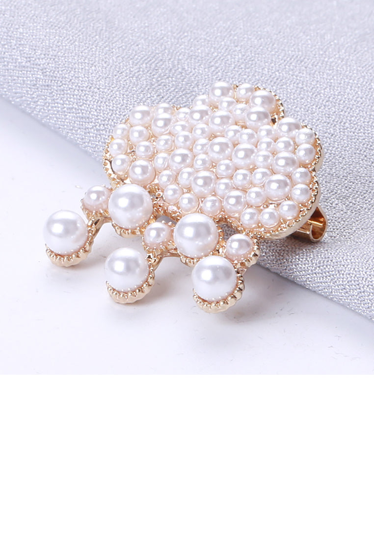 Fashion and Elegant Plated Gold Cloud Brooch with Imitation Pearls