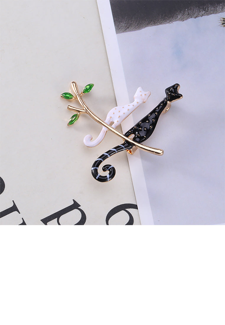 Fashion Simple Plated Gold Black and White Cat Brooch