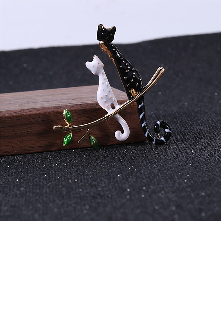 Fashion Simple Plated Gold Black and White Cat Brooch