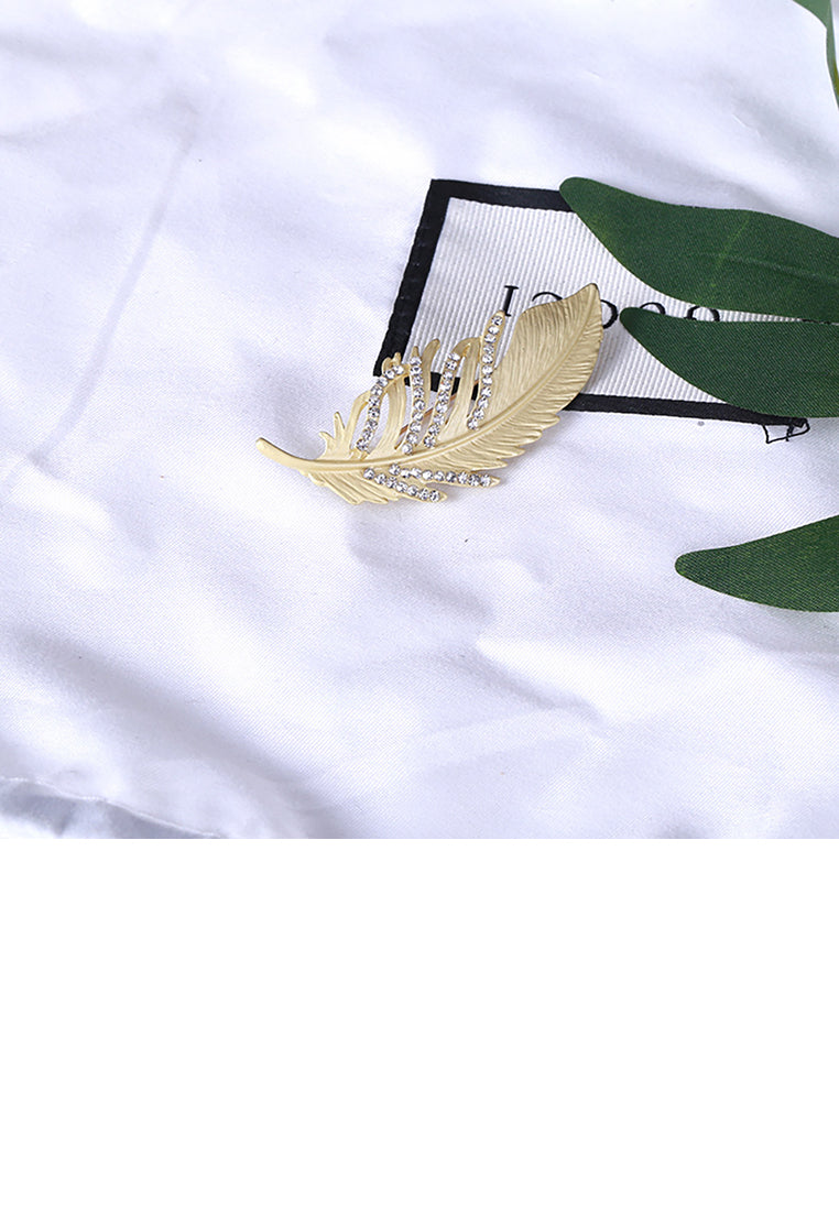 Simple Temperament Plated Gold Feather Brooch with Cubic Zirconia - Luxurious Look