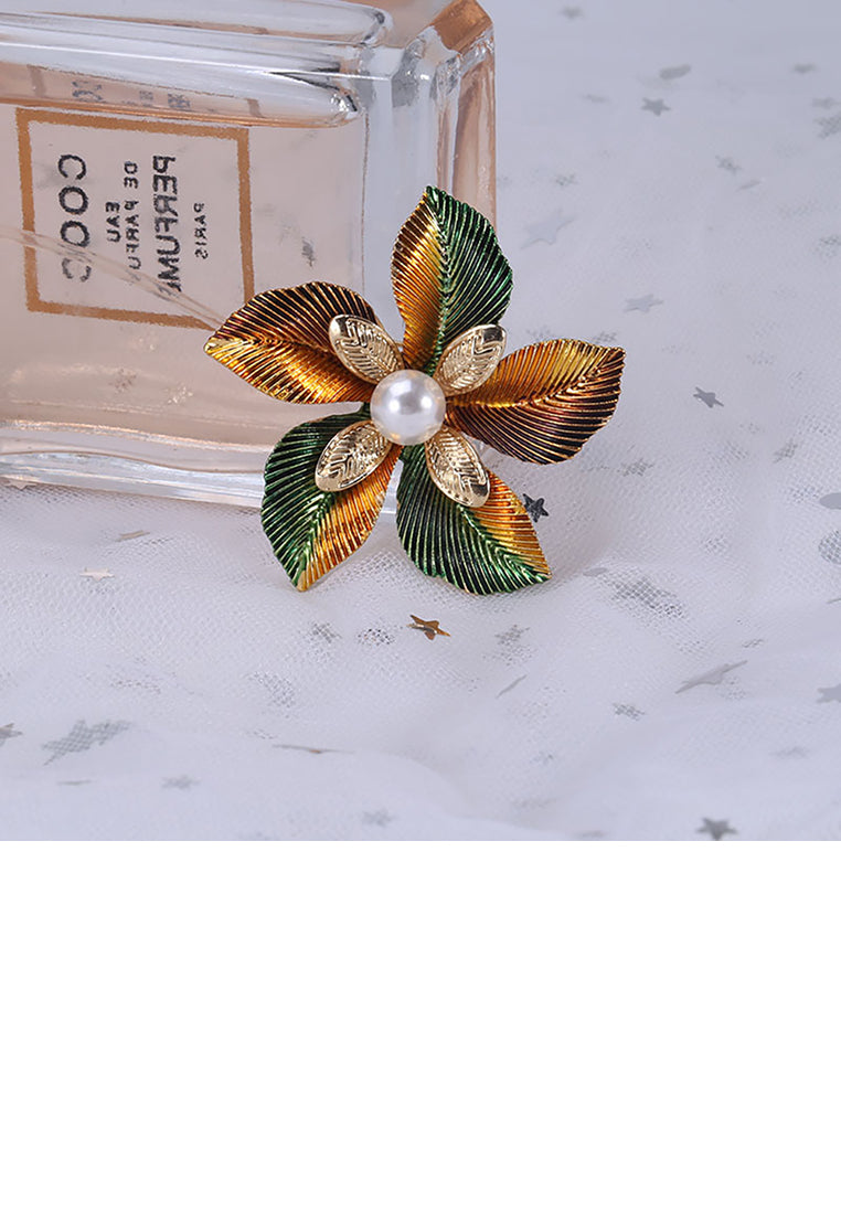 Fashion and Elegant Plated Gold Flower Imitation Pearl Brooch - Luxurious Look