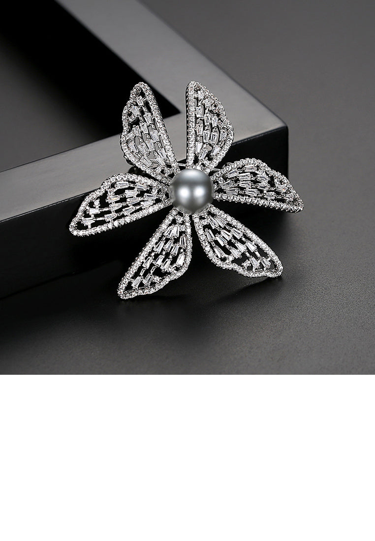 Fashion Simple Flower Imitation Pearl Brooch with Cubic Zirconia - Luxurious Look
