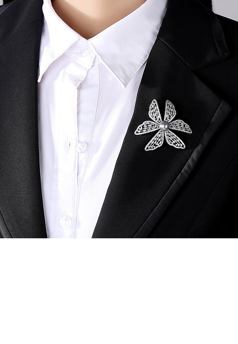 Fashion Simple Flower Imitation Pearl Brooch with Cubic Zirconia - Luxurious Look