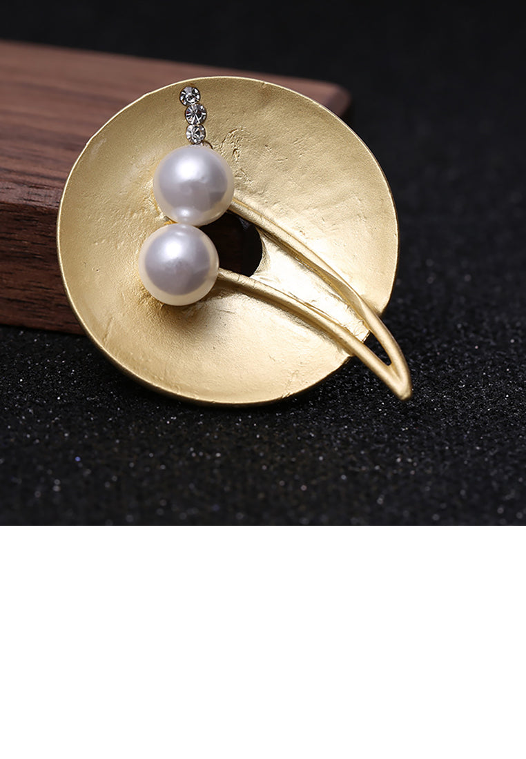Fashion and Simple Plated Gold Geometric Round Imitation Pearl Brooch with Cubic Zirconia - Luxurious Look