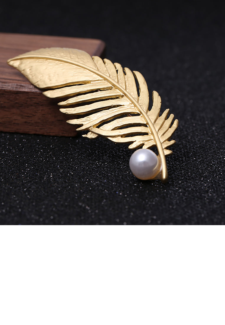 Fashion Simple Plated Gold Leaf Brooch with Imitation Pearls