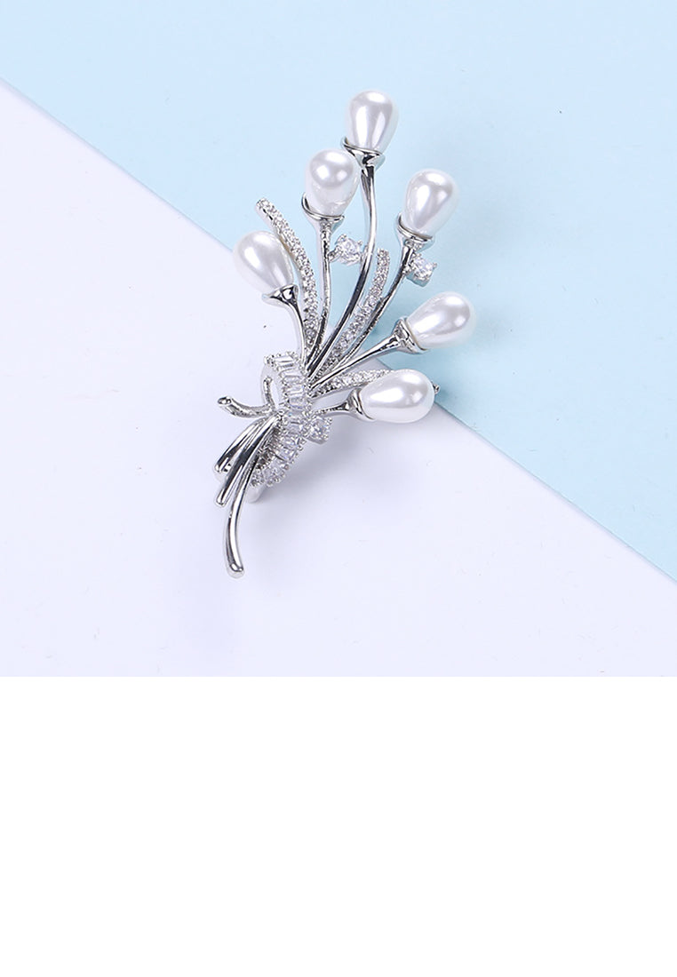 Fashion and Elegant Floral Imitation Pearl Brooch with Cubic Zirconia - Luxurious Look