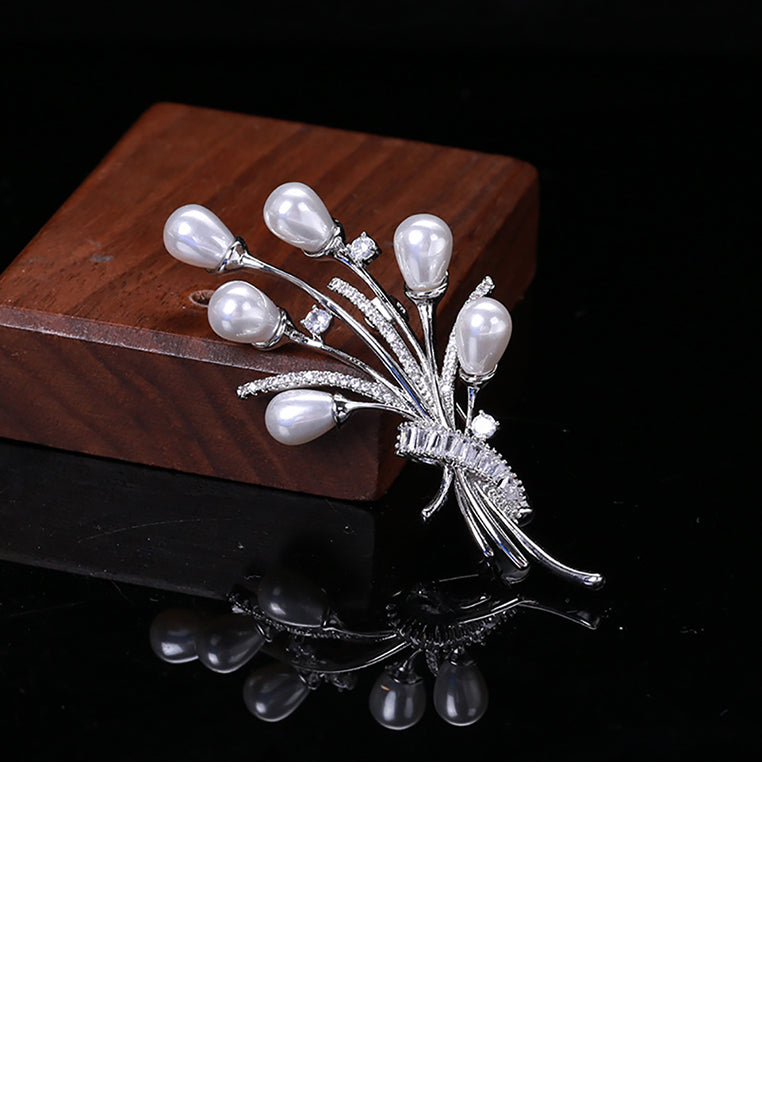 Fashion and Elegant Floral Imitation Pearl Brooch with Cubic Zirconia - Luxurious Look