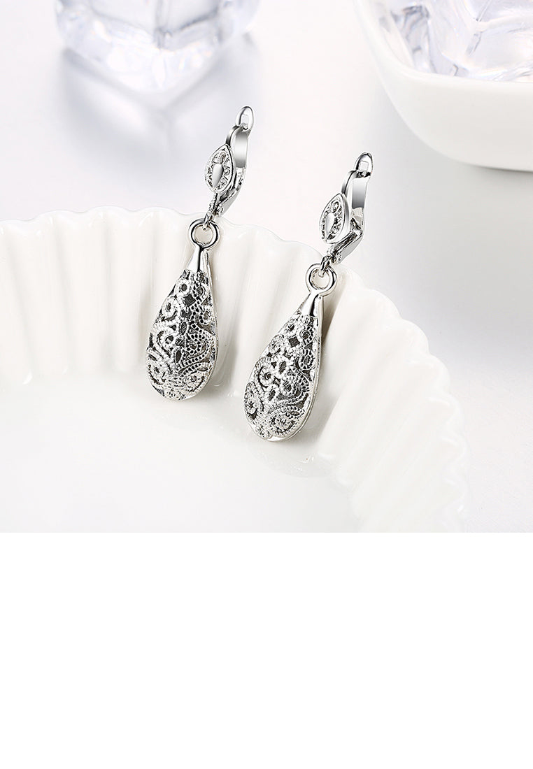 Elegant Retro Fashion Water Drop Earrings