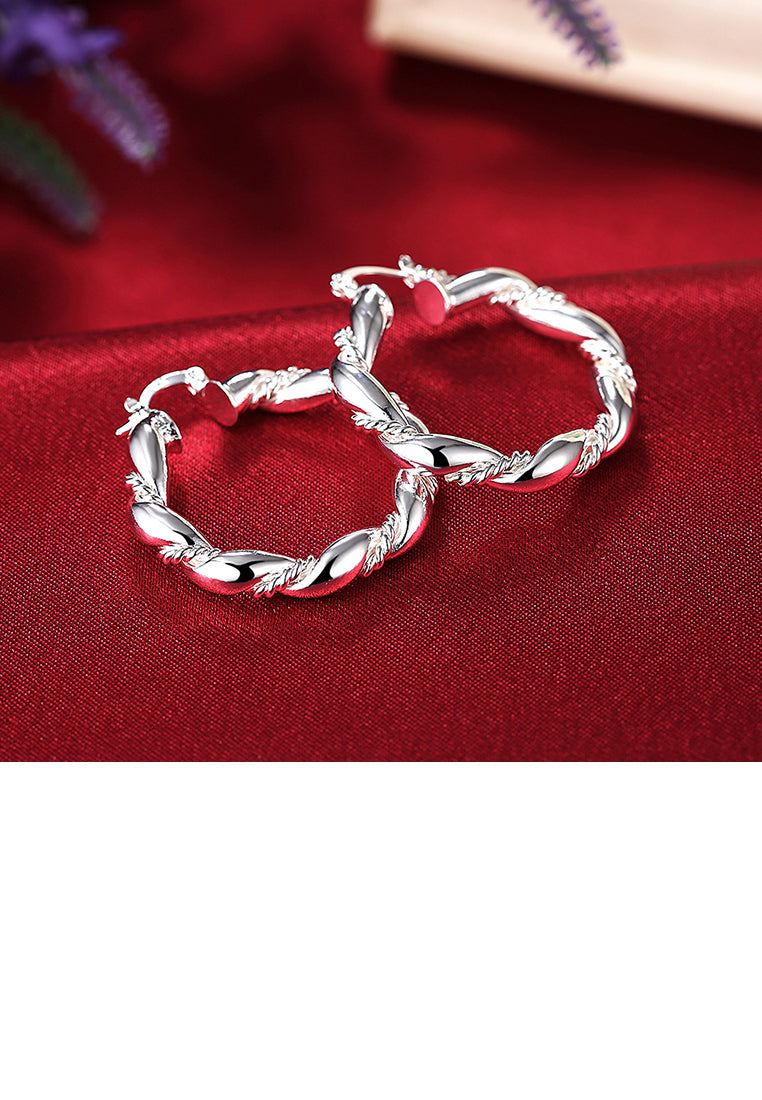 Simple Twisted Geometric Round Earrings