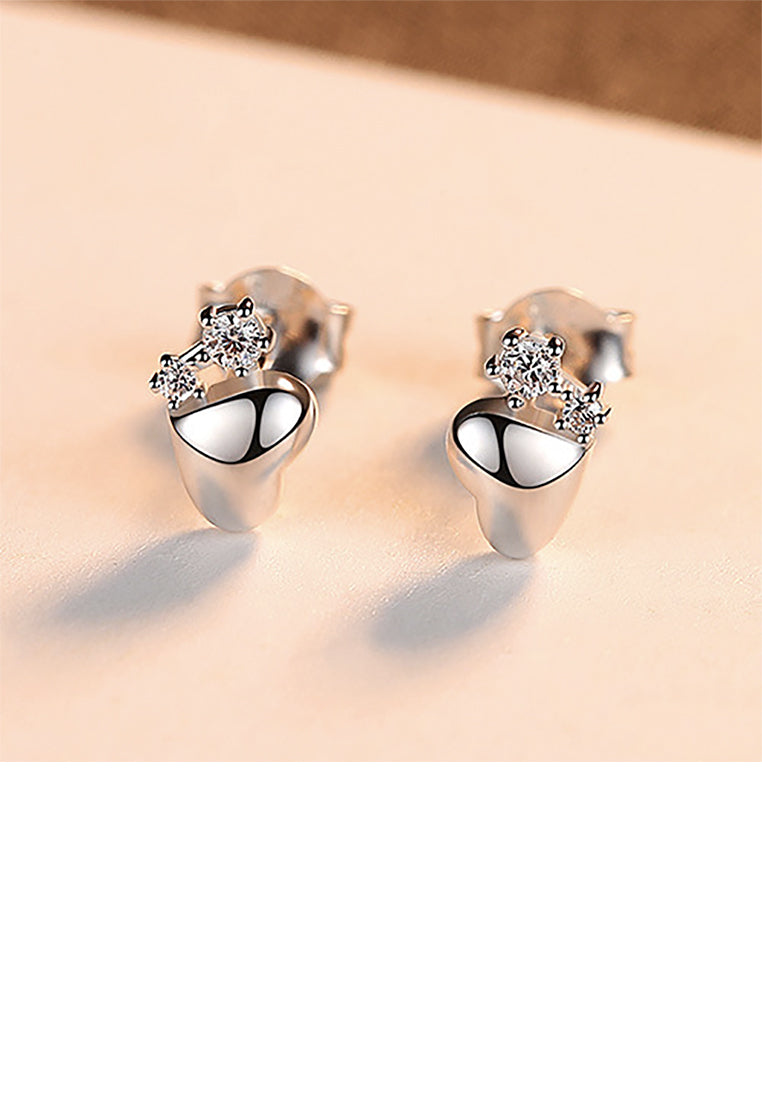 925 Sterling Silver Simple Romantic Heart-shaped Cubic Zirconia Stud Earrings - Luxurious Look