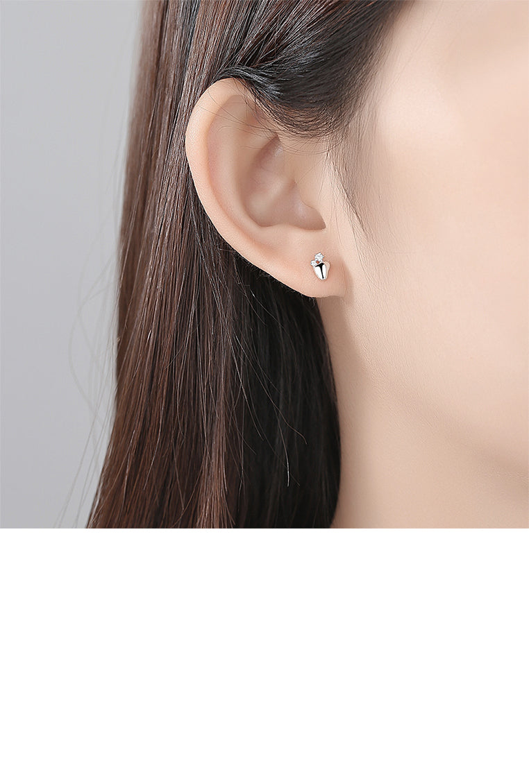 925 Sterling Silver Simple Romantic Heart-shaped Cubic Zirconia Stud Earrings - Luxurious Look
