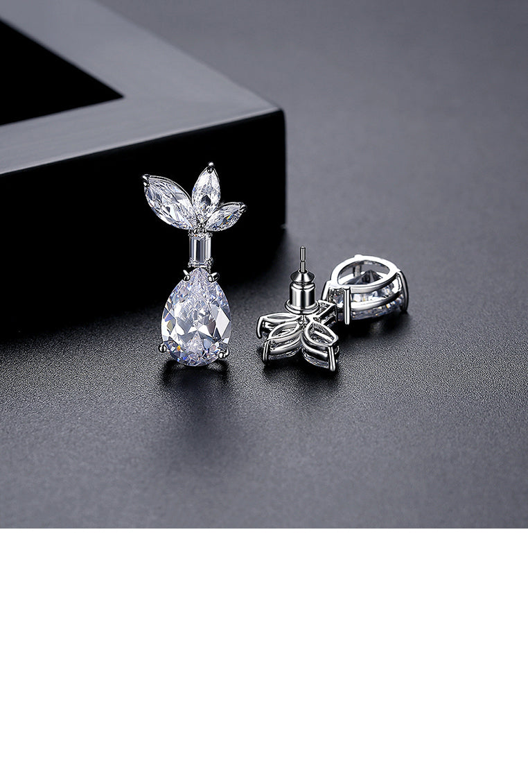 Fashion and Elegant Leaf Water-Drop Shaped Geometric Stud Earrings with Cubic Zirconia - Luxurious Look