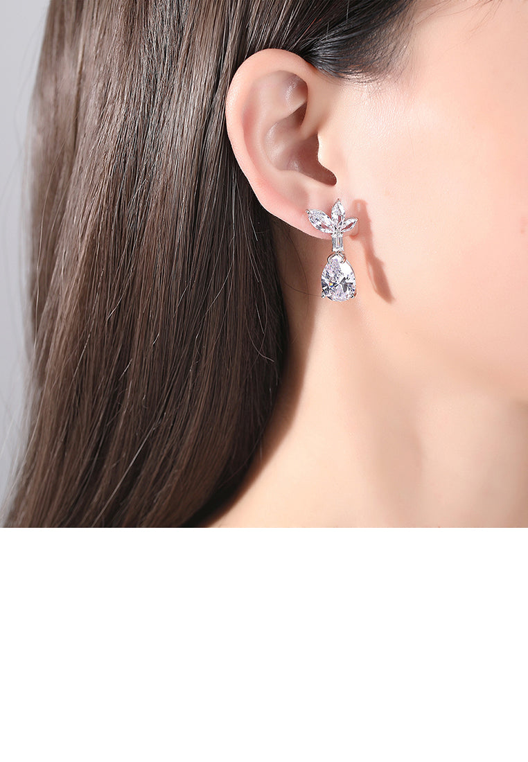 Fashion and Elegant Leaf Water-Drop Shaped Geometric Stud Earrings with Cubic Zirconia - Luxurious Look