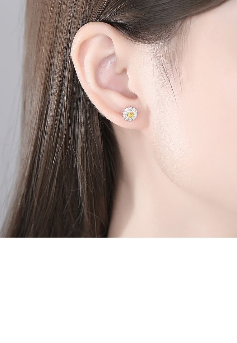 925 Sterling Silver Fashion and Elegant Daisy Stud Earrings