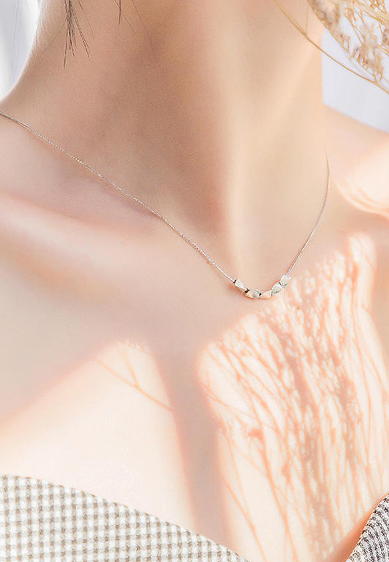 Simple geometric pendant chain