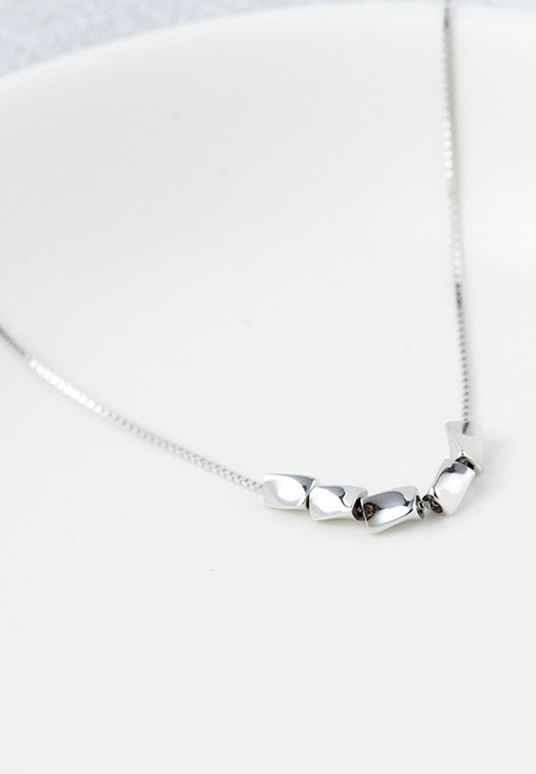 Simple geometric pendant chain