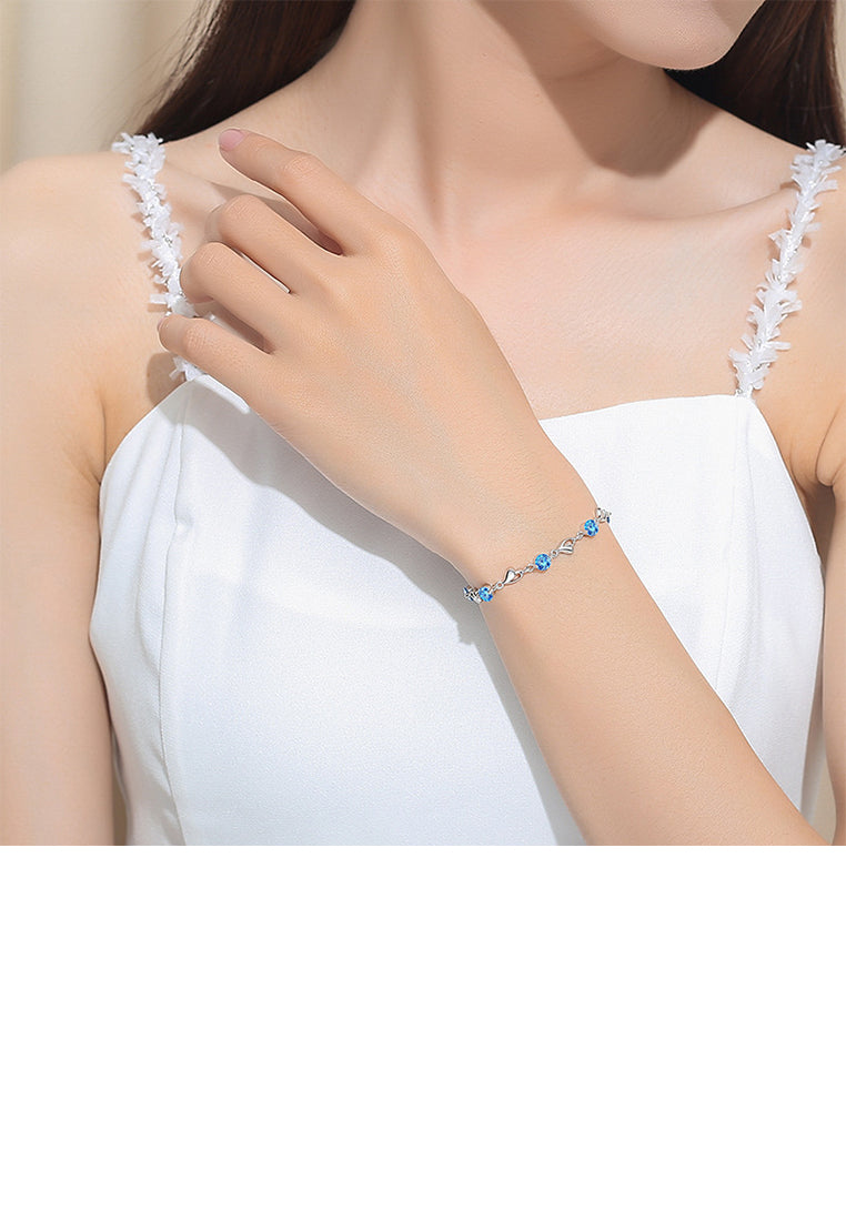 925 Sterling Silver Simple Romantic Heart Shaped Round Blue Cubic Zirconia Bracelet - Luxurious Look