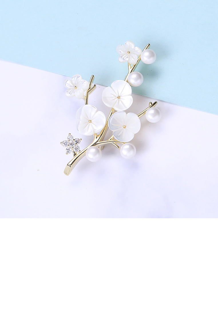 Fashion and Elegant Plated Gold Plum Blossom Imitation Pearl Brooch - Luxurious Look