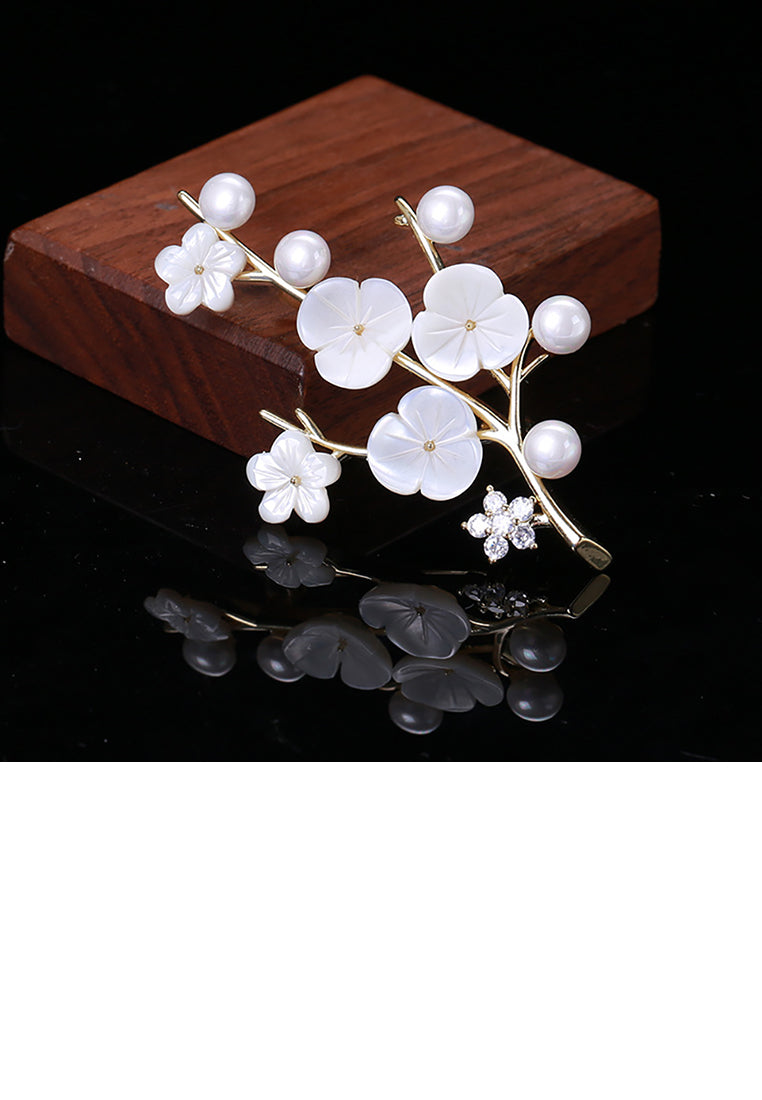 Fashion and Elegant Plated Gold Plum Blossom Imitation Pearl Brooch - Luxurious Look