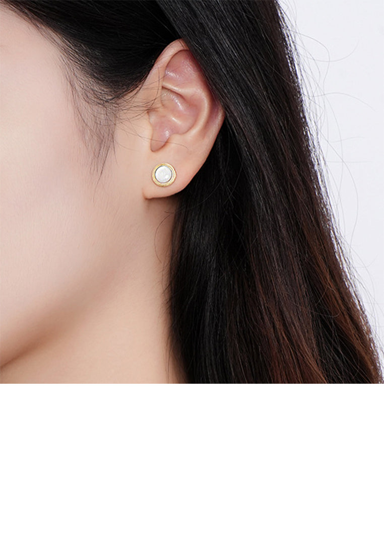 925 Sterling Silver Plated Gold Simple and Fashion Geometric Round Mother-of-pearl Stud Earrings