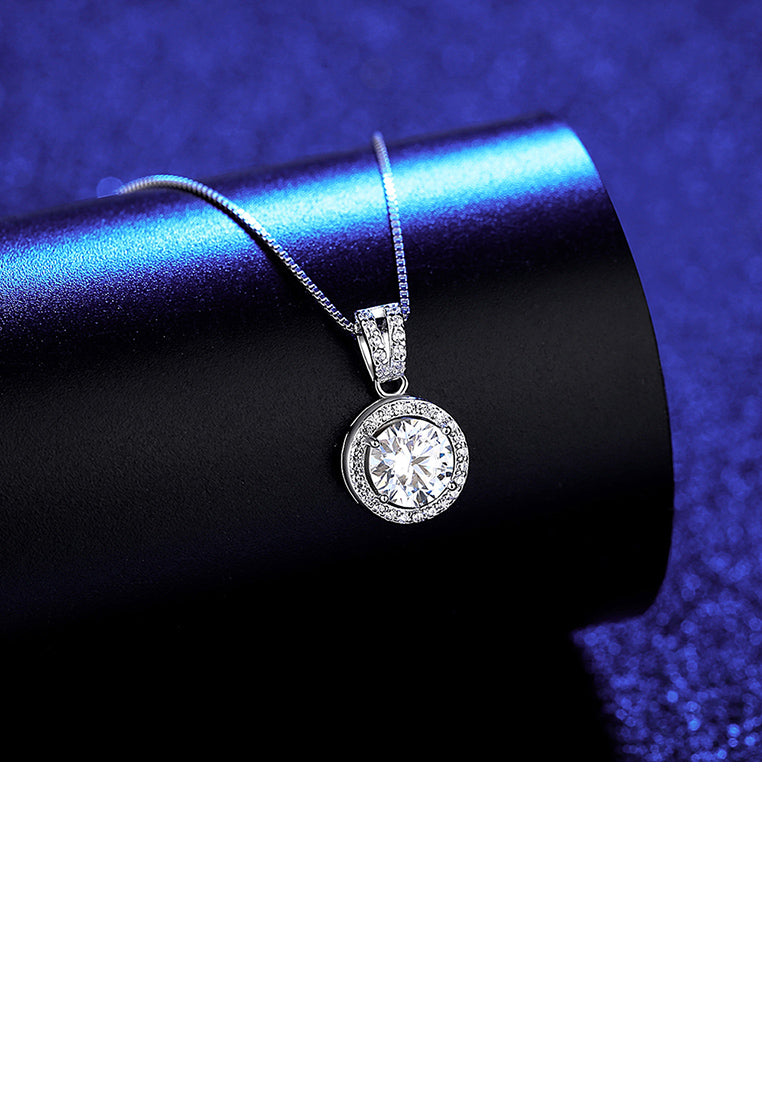 925 Sterling Silver Fashion Temperament Geometric Round Cubic Zirconia Pendant with Necklace - Luxurious Look
