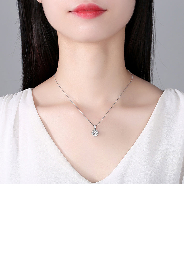 925 Sterling Silver Fashion Temperament Geometric Round Cubic Zirconia Pendant with Necklace - Luxurious Look