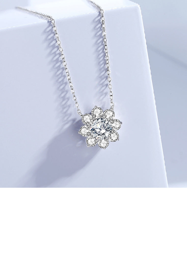 925 Sterling Silver Fashion Simple Flower Pendant with Cubic Zirconia and Necklace - Luxurious Look
