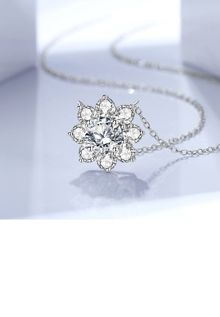925 Sterling Silver Fashion Simple Flower Pendant with Cubic Zirconia and Necklace - Luxurious Look