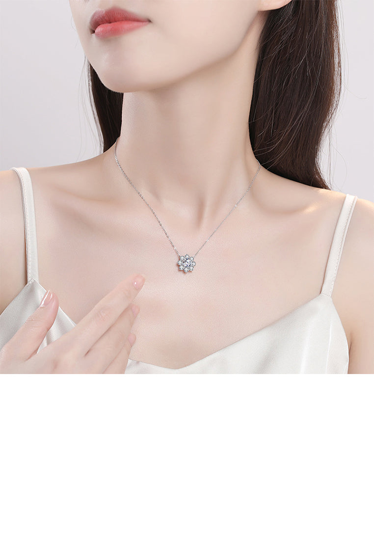 925 Sterling Silver Fashion Simple Flower Pendant with Cubic Zirconia and Necklace - Luxurious Look