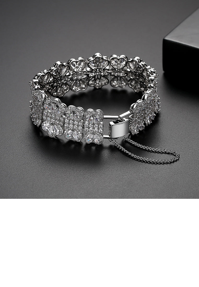 Fashion and Elegant Geometric Pattern Bracelet with Cubic Zirconia 17cm - Luxurious Look